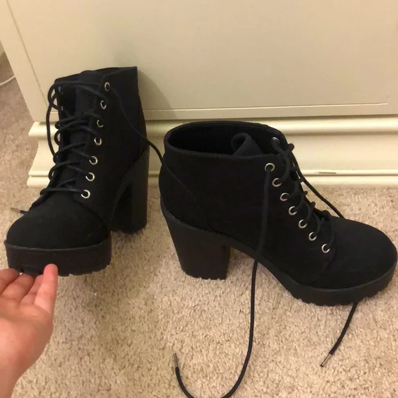 black lace up ankle boots / heeled combat booties - Picture 4 of 9